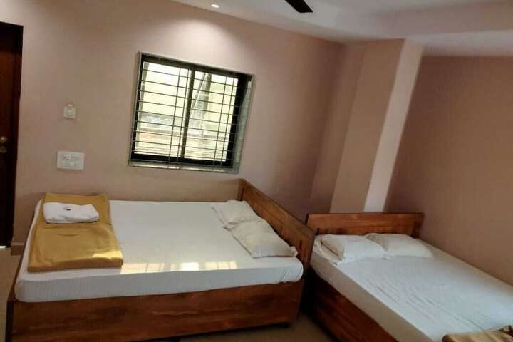 Room 13 of 28