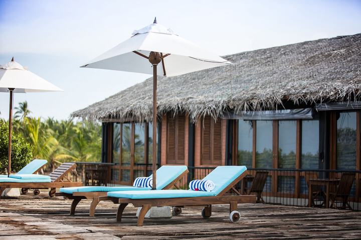 Sundeck 15 of 17