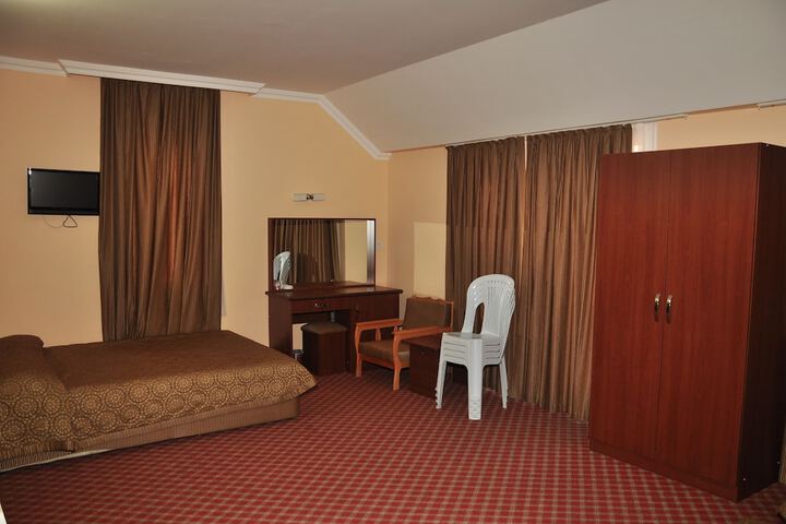 Room 8 of 25
