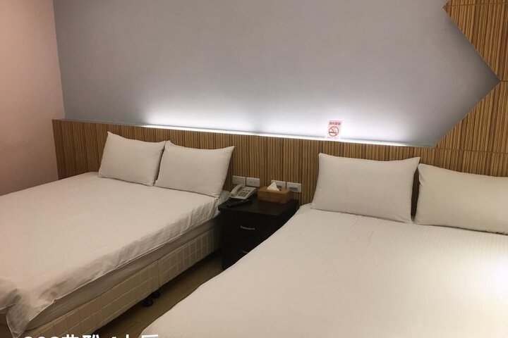 Room 6 of 28
