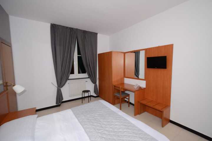 Room 5 of 32