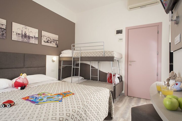 Room 4 of 39