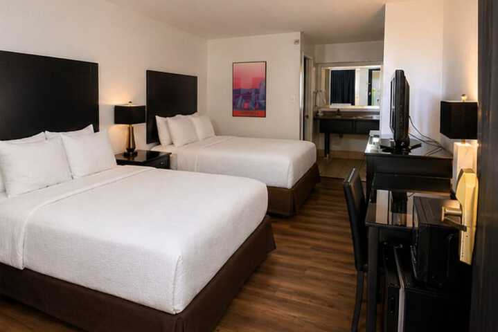 Room 6 of 18