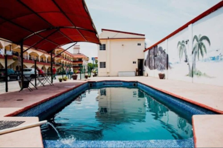 Pool Hotel