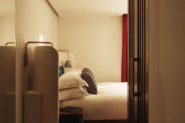 Room 9 of 40