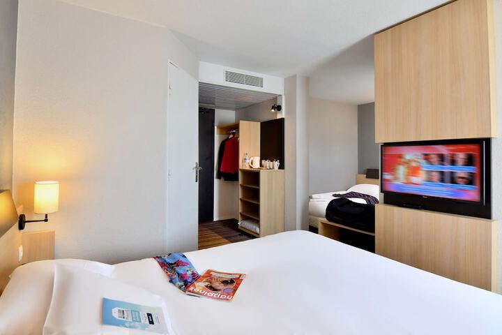 Room 15 of 53