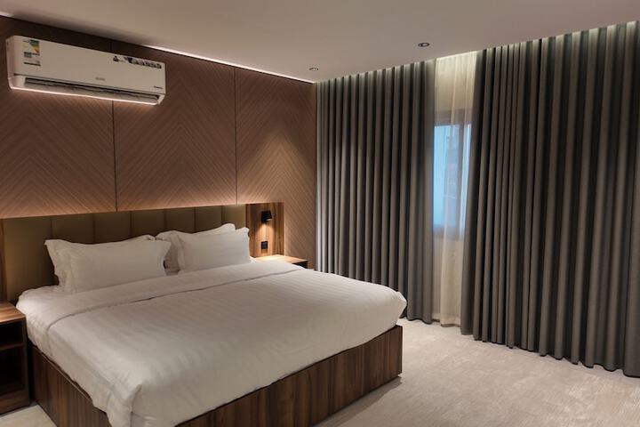 Room 5 of 16