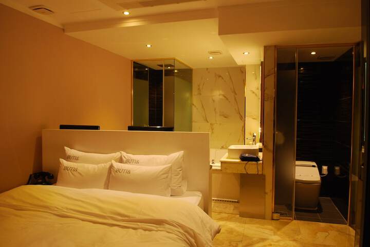 Room 19 of 44