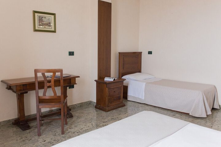 Room 10 of 46
