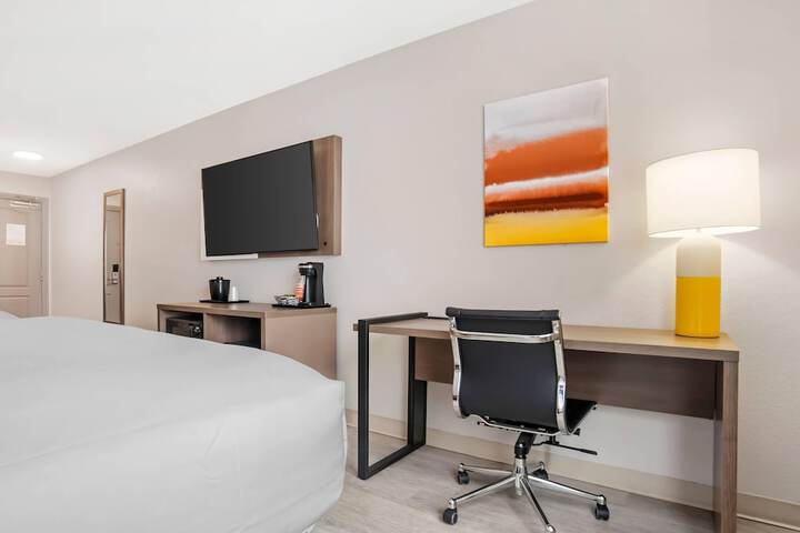 Room 36 of 74