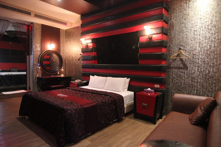 Room 7 of 56