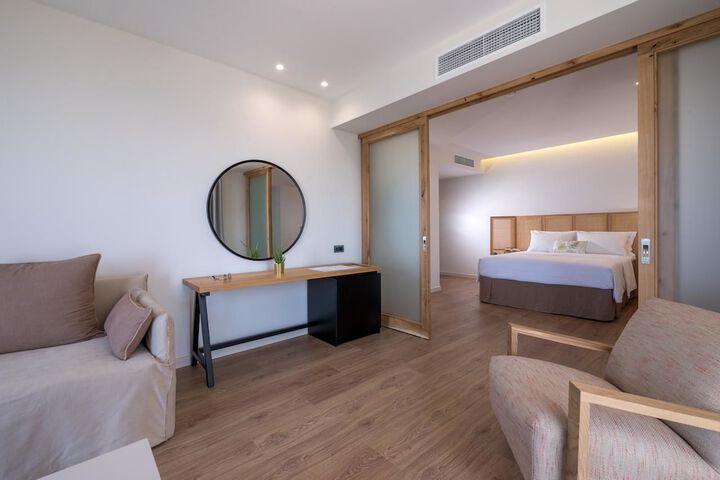 Room 14 of 163