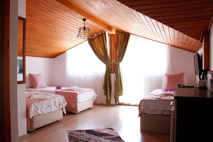 Room 5 of 33