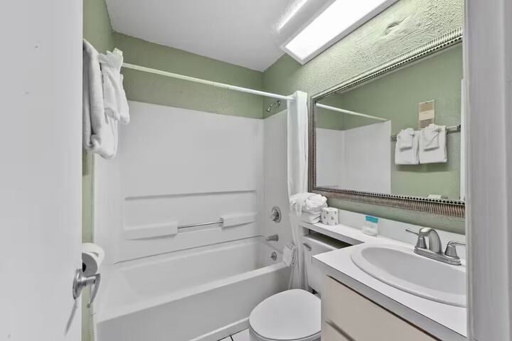 Room 15 of 19
