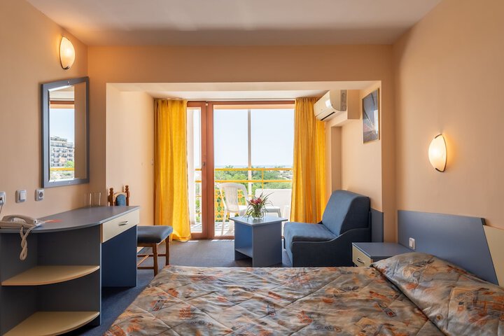 Room 3 of 46
