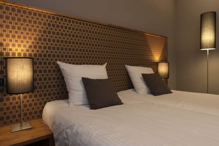 Room 2 of 38