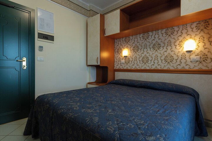 Room 17 of 42