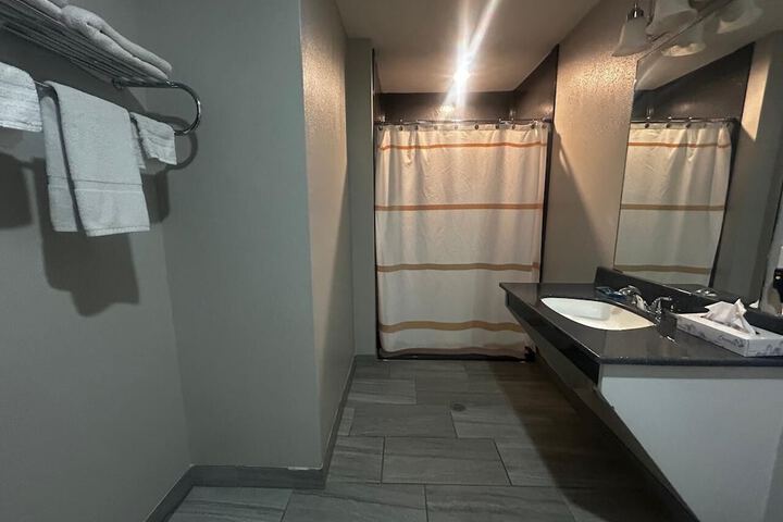 Room 27 of 51