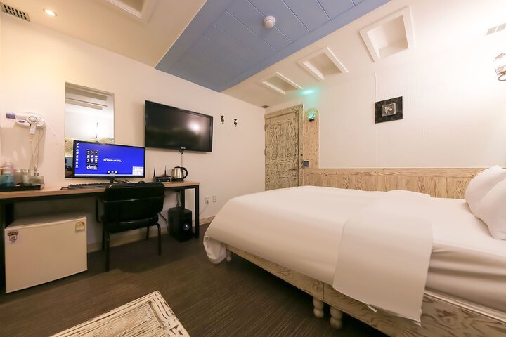 Room 18 of 64