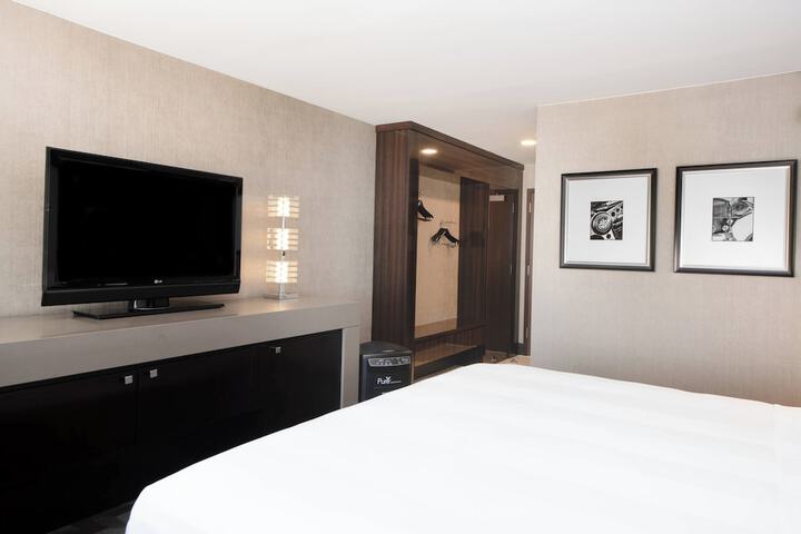 Room 34 of 108