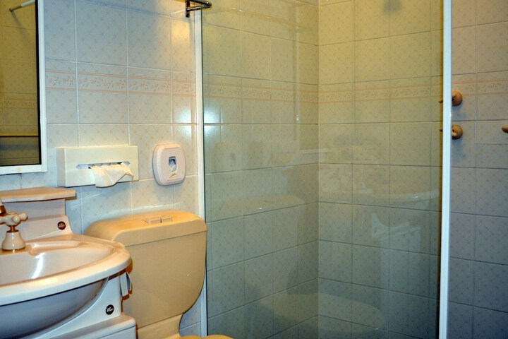 Room 26 of 33