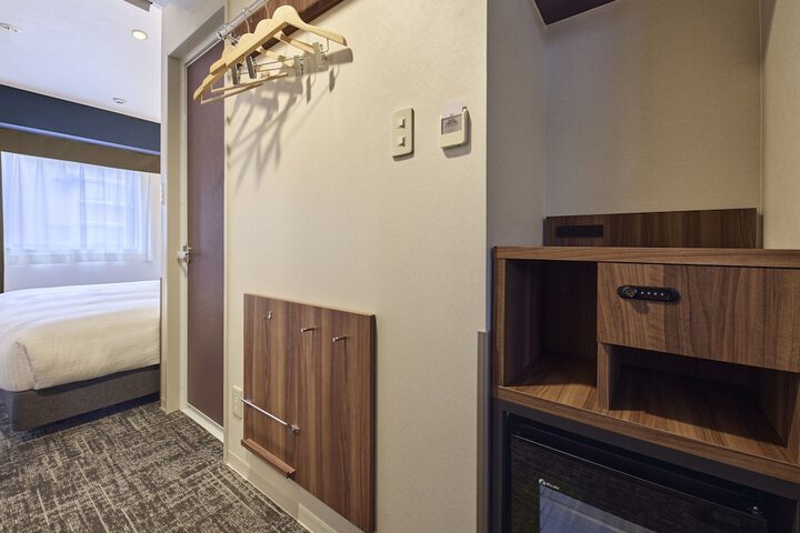Room 10 of 30
