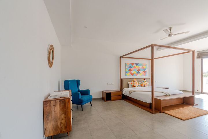 Room 4 of 23
