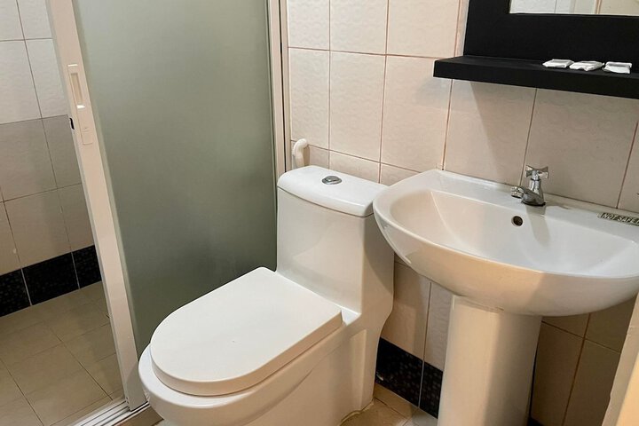 Room 6 of 8