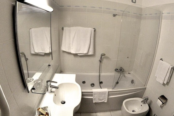 Room 26 of 45