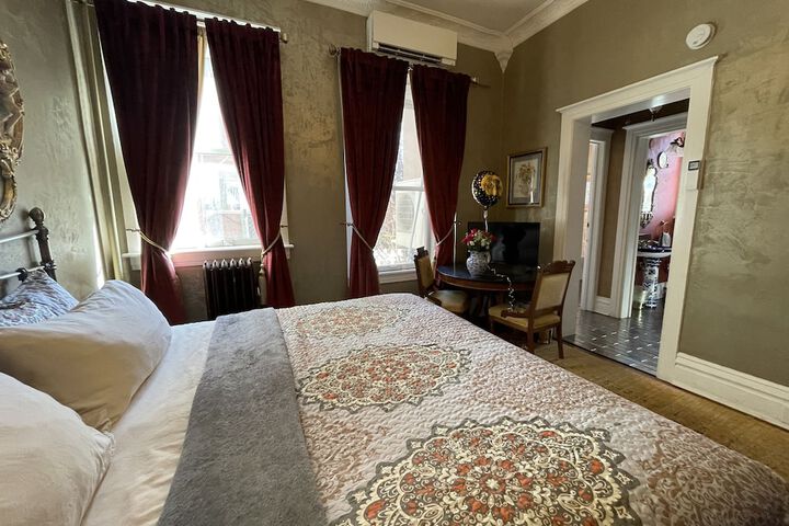 Room 8 of 90