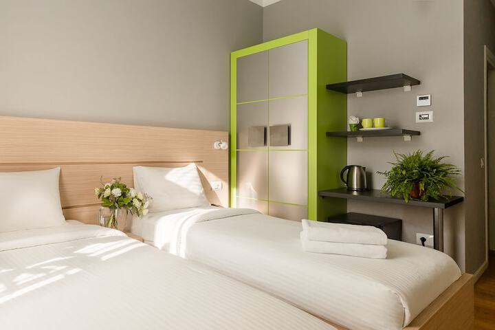Room 12 of 83