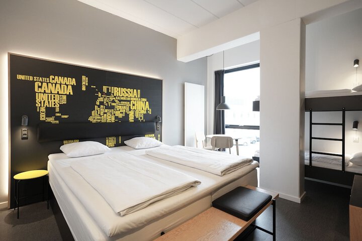 Room 10 of 34