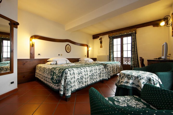 Room 8 of 25