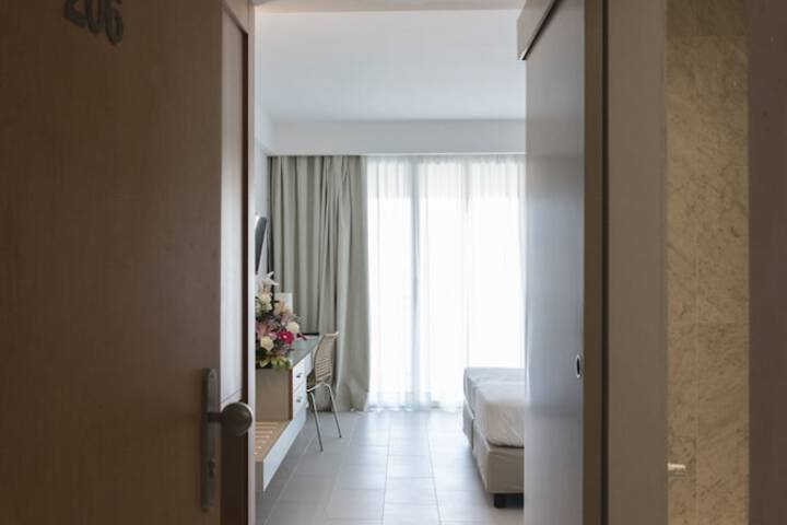 Room 6 of 46