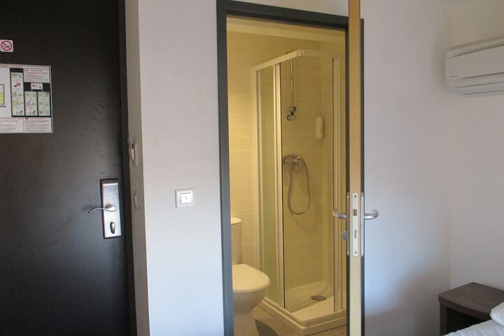 Room 43 of 62