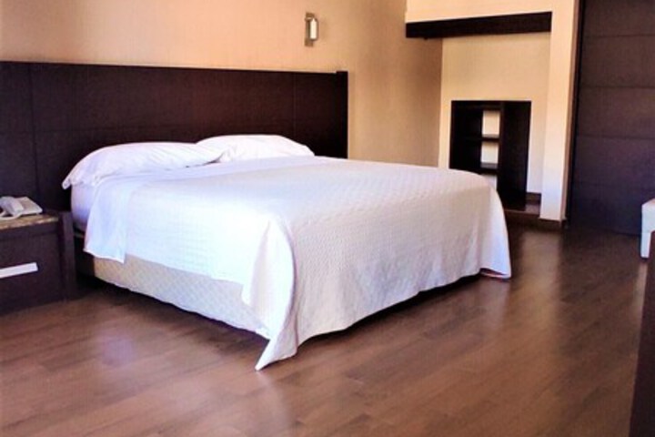 Room 16 of 36
