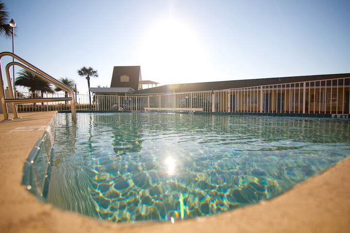 Pool 32 of 48