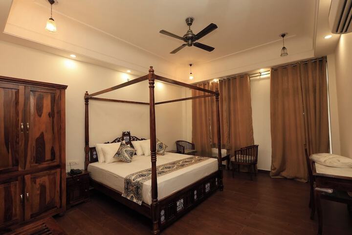 Room 32 of 49
