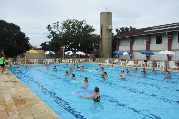 Pool 14 of 63