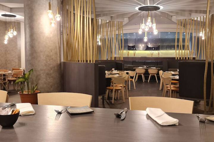 Dining 75 of 108