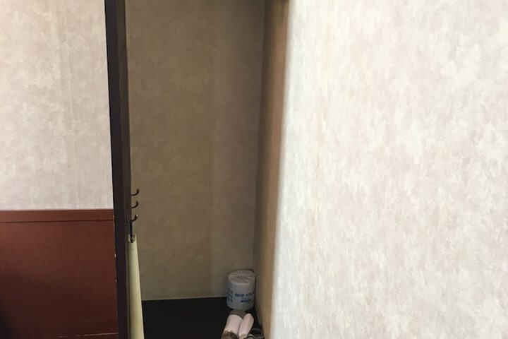 Room 11 of 33