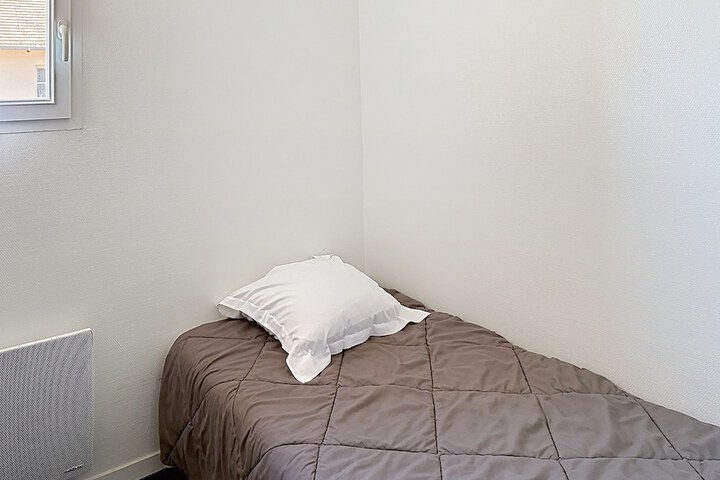 Room 8 of 48