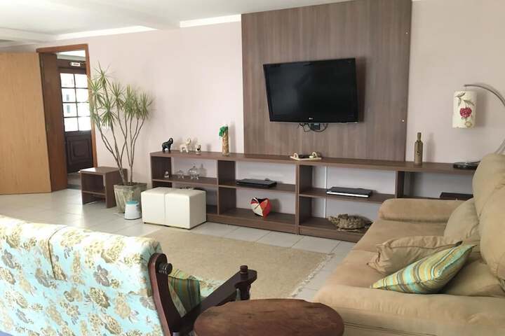 Ballroom/Hall 198 of 206
