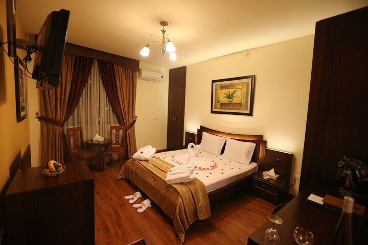 Room 11 of 60