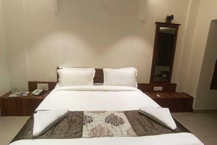 Room 2 of 39