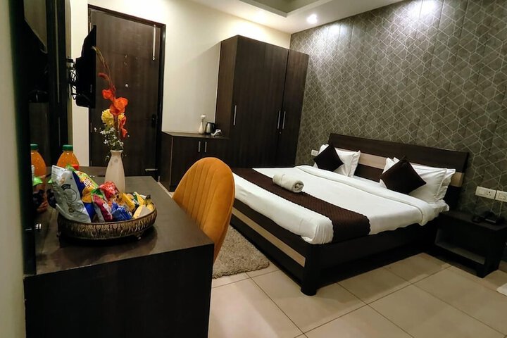 Room 5 of 15