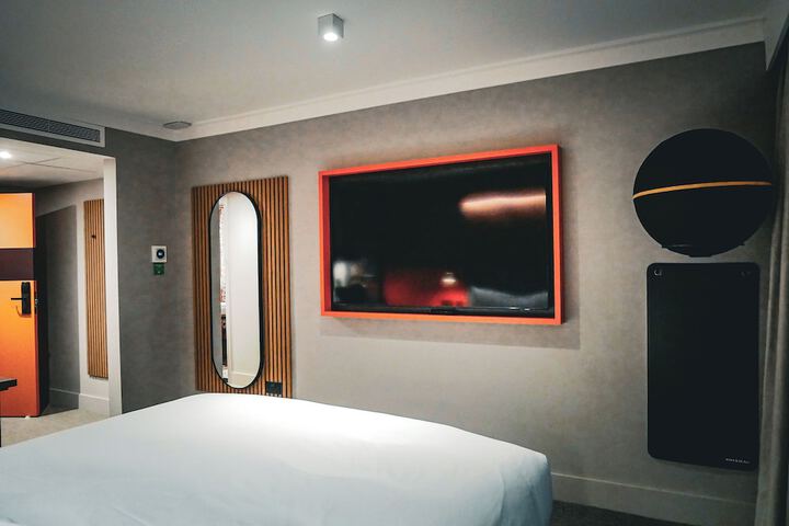 Room 17 of 42