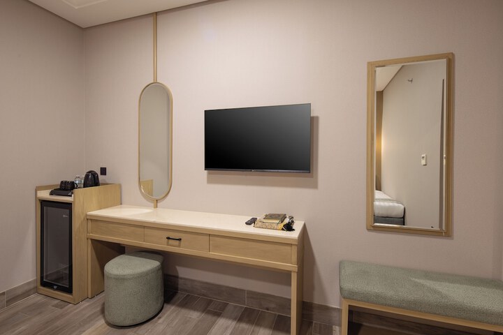 Room 79 of 181