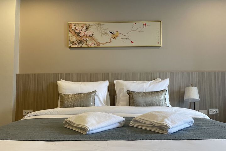 Room 10 of 27