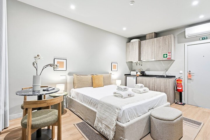 Room 2 of 32